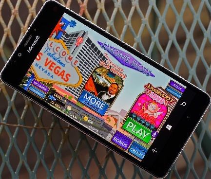 Can gamblers play real money slots on windows device?